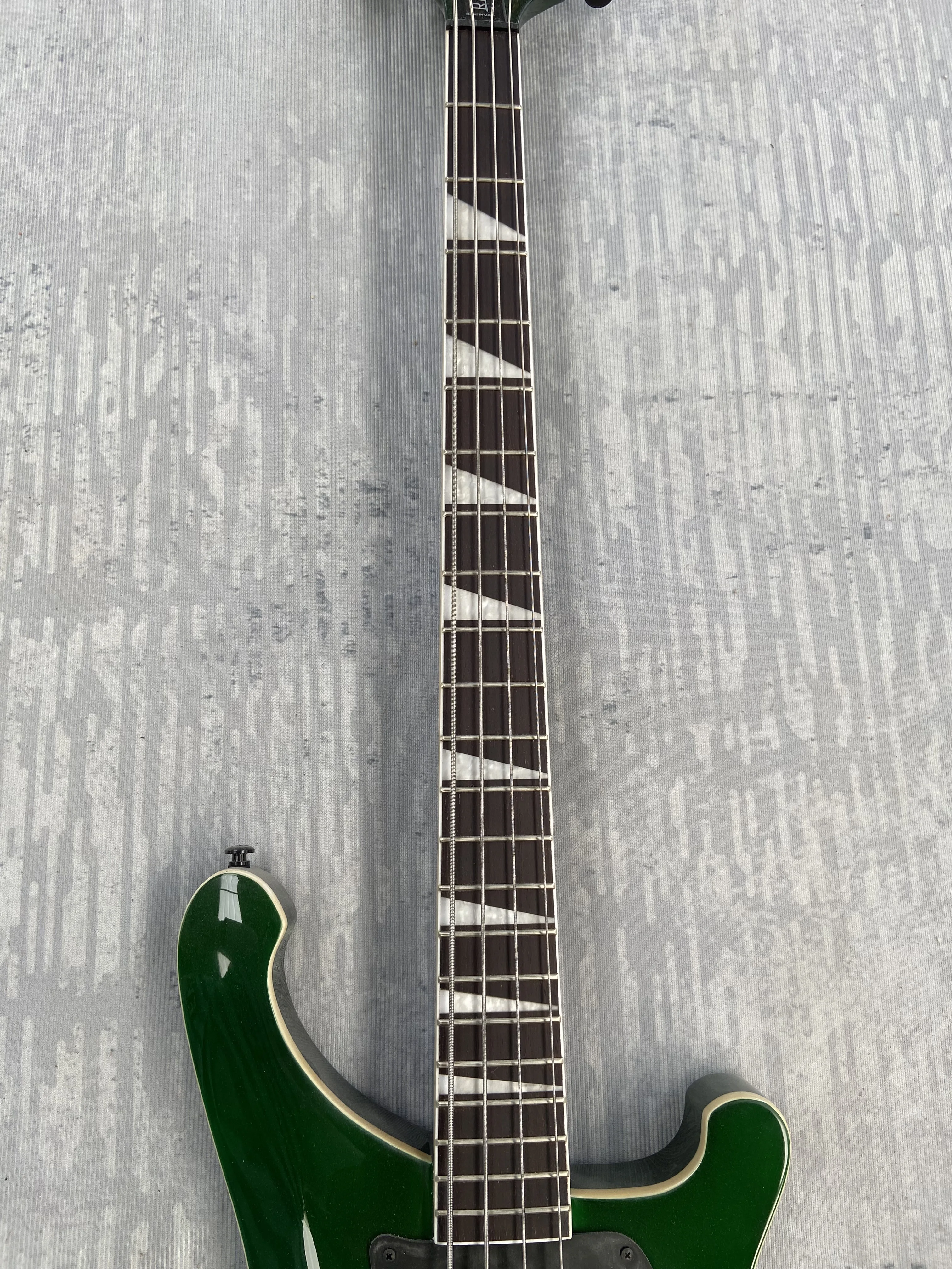 Rickenbacker 4003 bass, mahogany body, 4 string, have logo. Made in China, green transparent