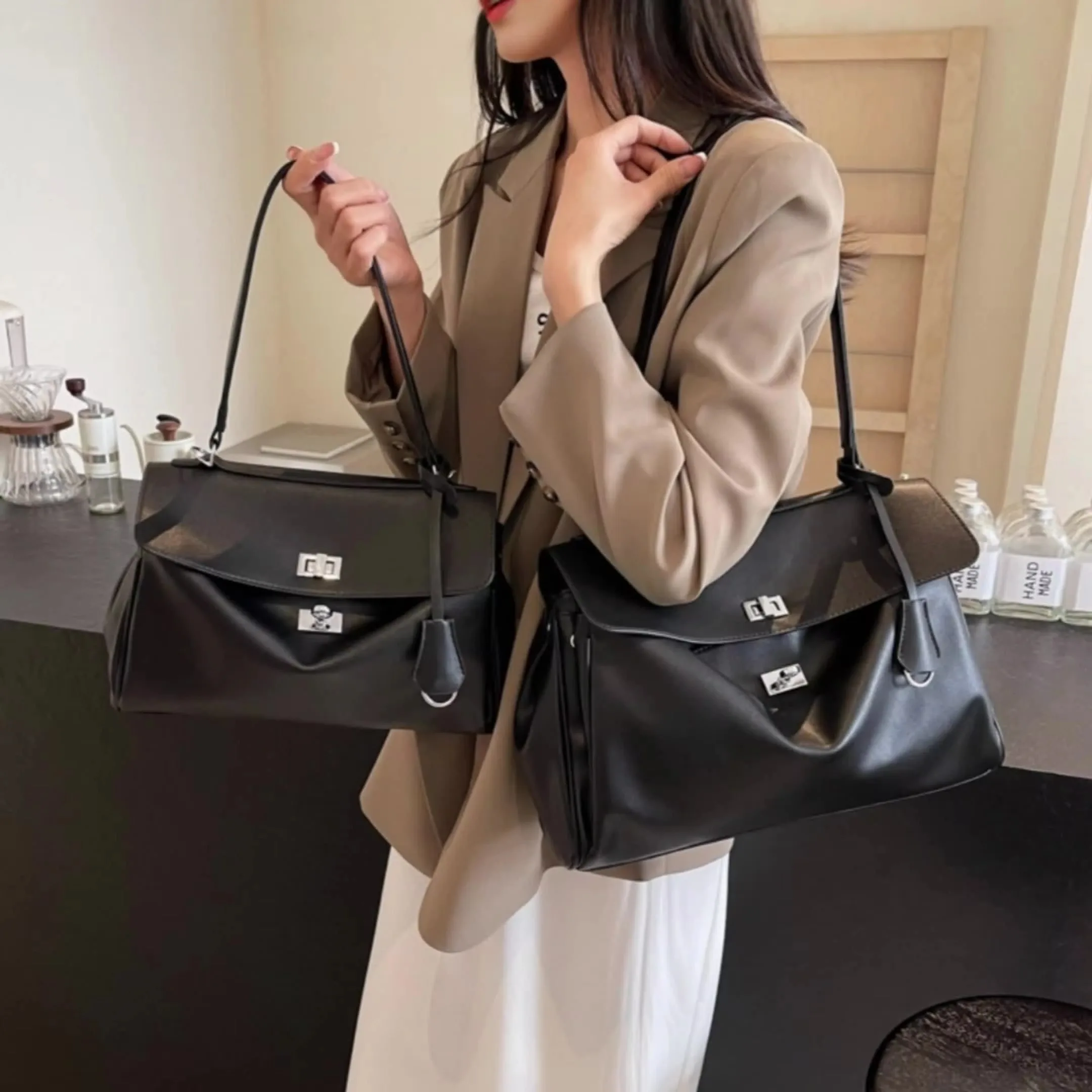 New Stylish Large-capacity Platinum Bag Women's Casual Versatile Commuting Crossbody Bag Modern Neutral Business Handbag