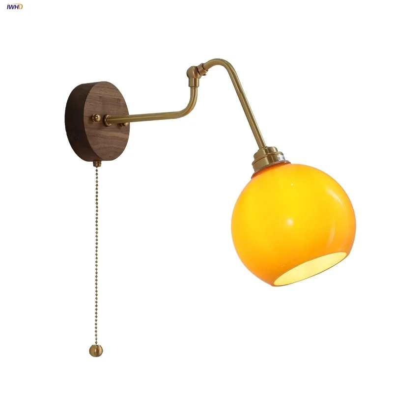 

IWHD Медный поворотный светодиодный настенный светильник Бра Кафе-бар Янтарное стекло Ореховое основание Выдвижной цепной переключатель Скандинавский современный зеркальный светильник для ванной комнаты