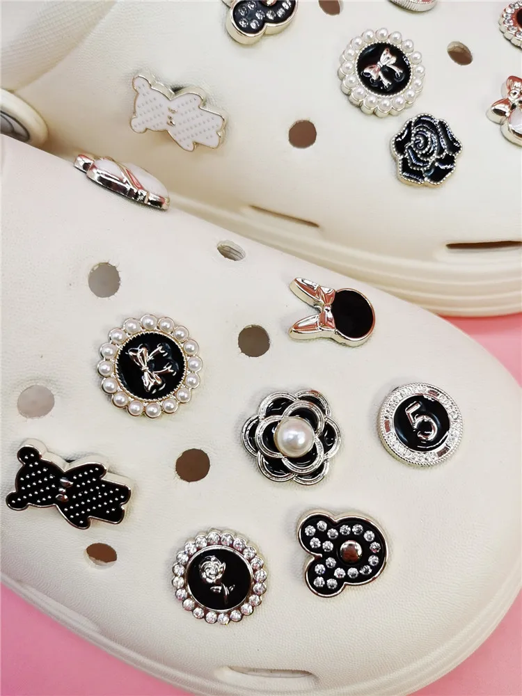 Design Resin Jewelry Rhinestone Shoe Charms Luxury Shoe Buckle Decoration Diy Women Clog Shoes Accessories Fit Women Sandals