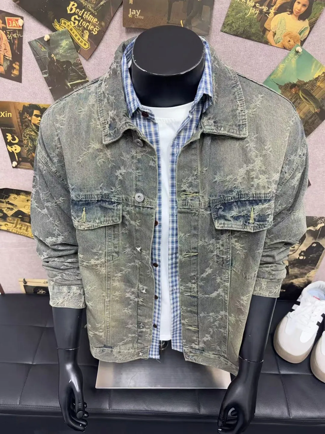 

Мужская джинсовая куртка в стиле ретро с синей цветочной вышивкой, весенняя, в американском стиле, рабочая, свободного кроя, молодежная, повседневная