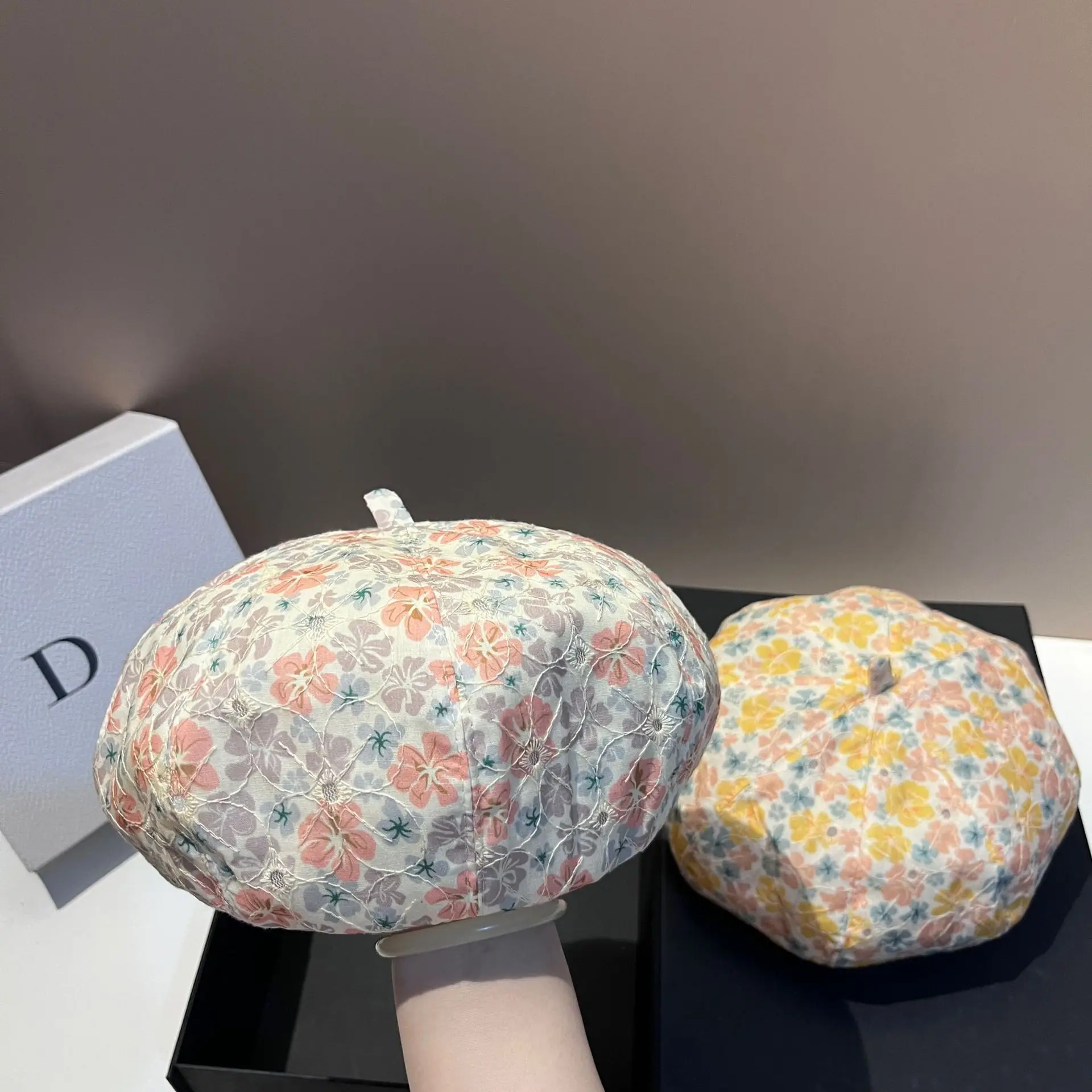 

Women's Floral Embroidered Beret - Lightweight Breathable Small Fragrance Octagonal Hat Casual Outdoor Painter Cap Fashion