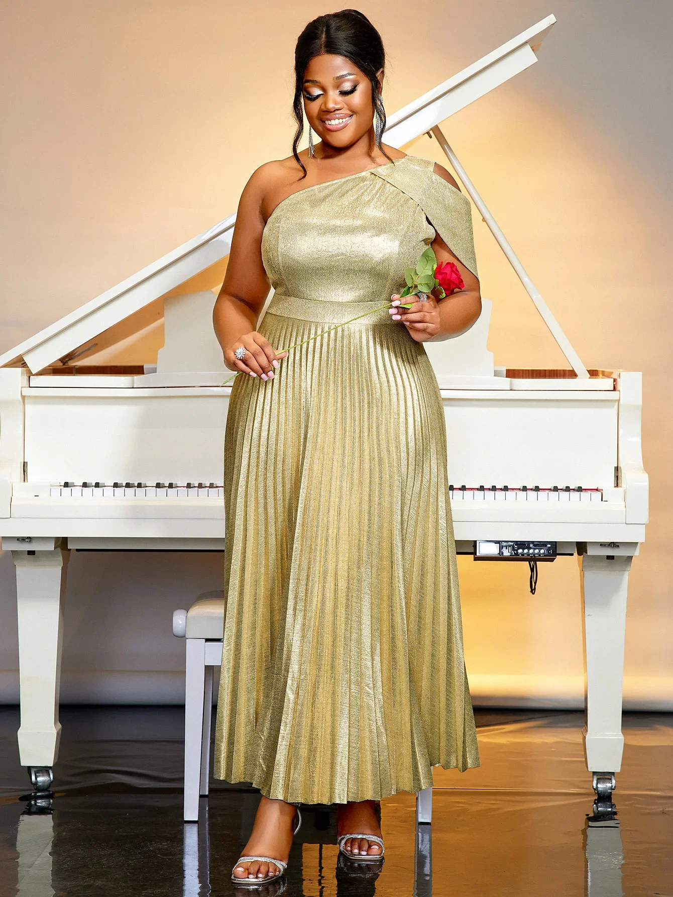 Aomei 여성용 골드 샤이니 원 숄더 원피스 대각선 칼라 민소매 하이 웨이스트 A 라인 플리츠 저녁 무도회 이브닝 가운