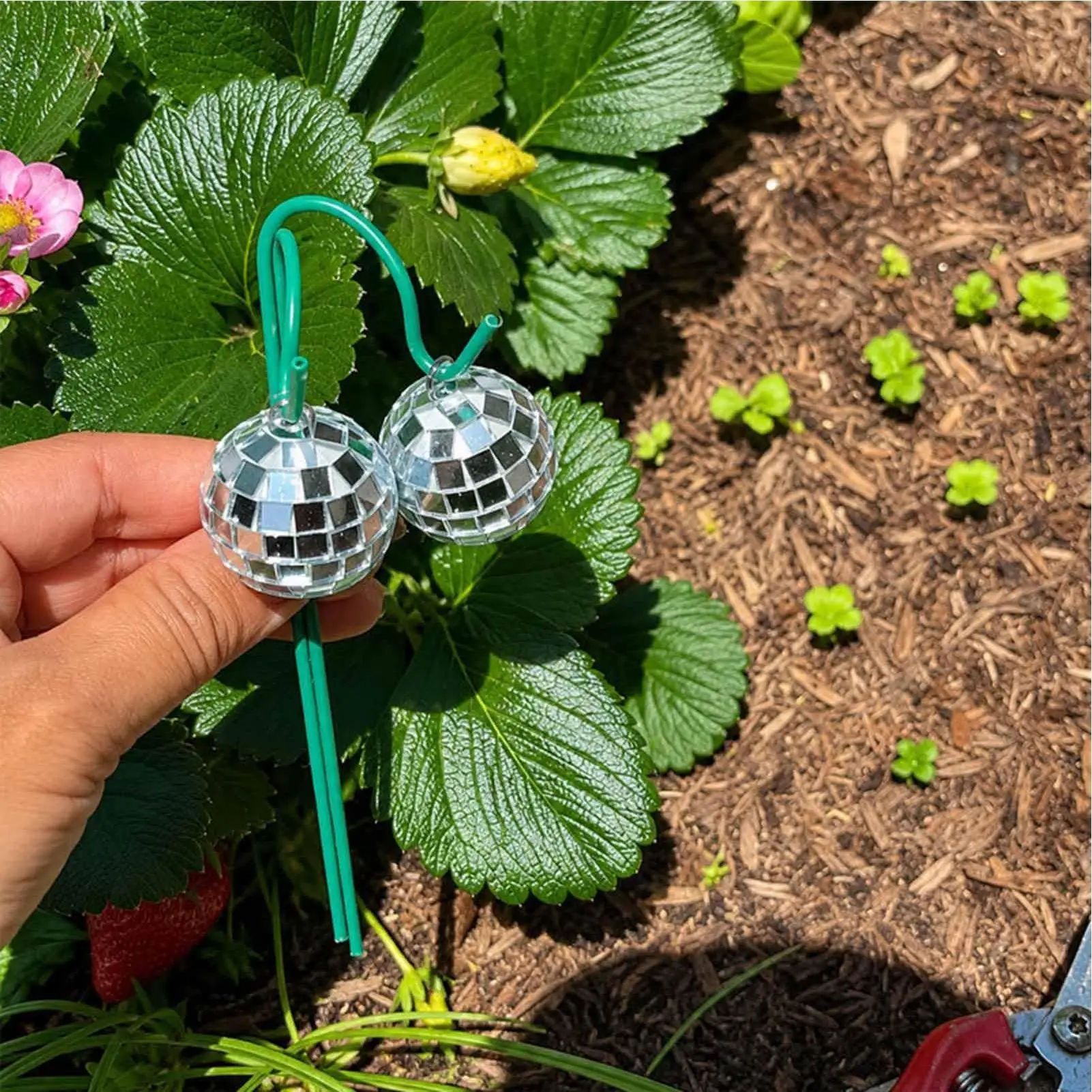 5Pcs Mini Disco Ball Plant Stake, Flower Picks Garden Decor for Planters, Reflective Lawn Ornament for Patio Walkway Home view 4