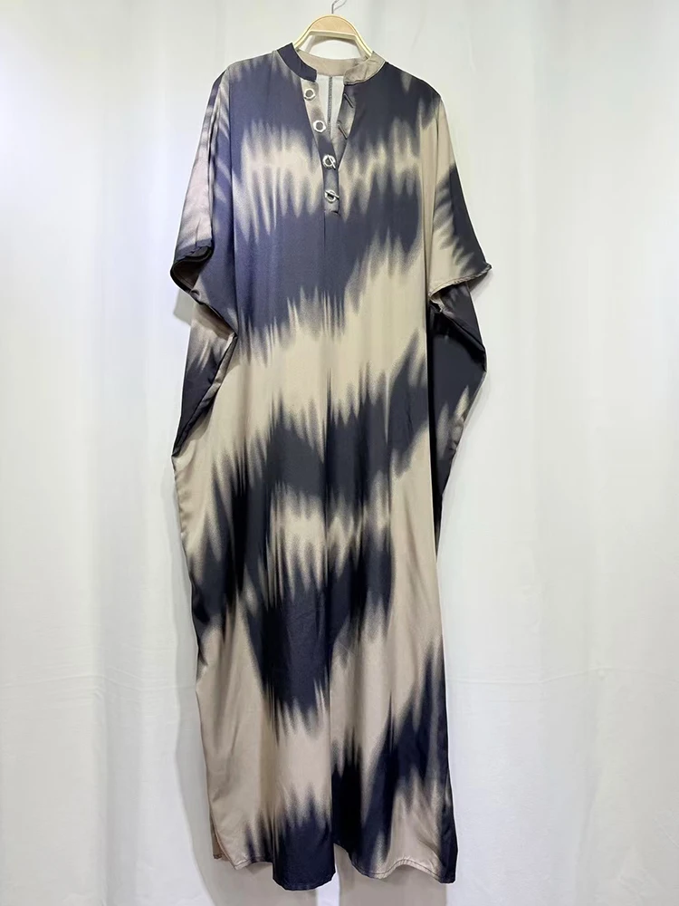 レトロな幾何学模様のプリント、ドアチューブ型の半開襟プルオーバードレス、2025年秋のレディースファッション、ゆったりとしたオーバーサイズのふわふわスカート