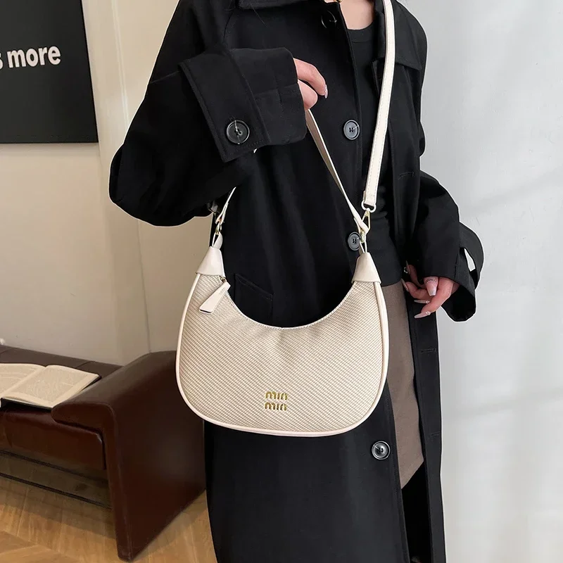 

Роскошная сумка через плечо с буквенным логотипом — элегантная однотонная кожаная сумка в стиле ретро в минималистском стиле и дизайном большой вместимости