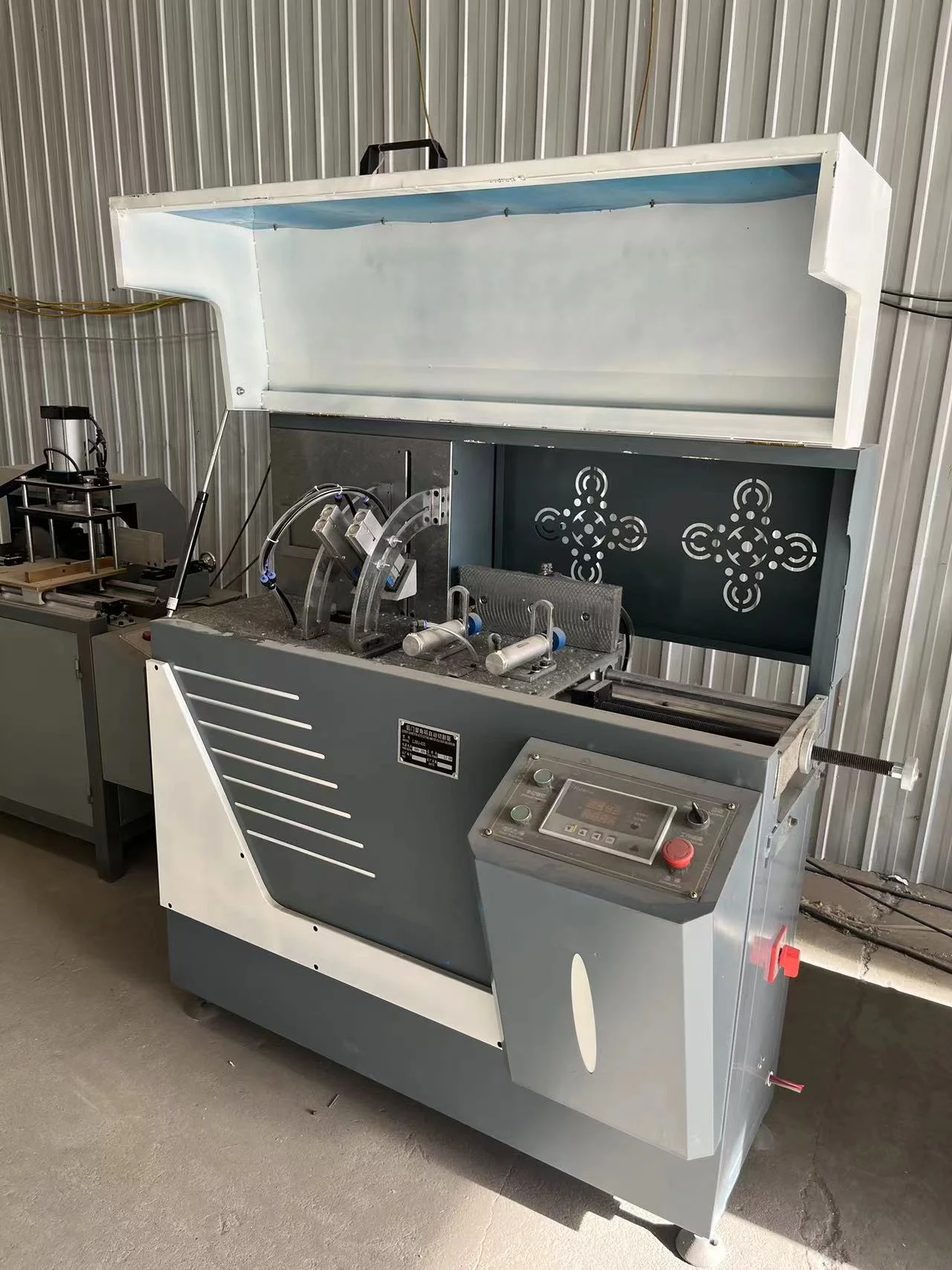 Affordable Price Aluminum Doors and windows Fully Automatic Corner Code Cutting Saw Door and Window Processing Equipment