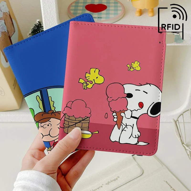 Travel Accessories Overseas - Snoopy Penutup Pelindung Tempat Paspor Lucu
