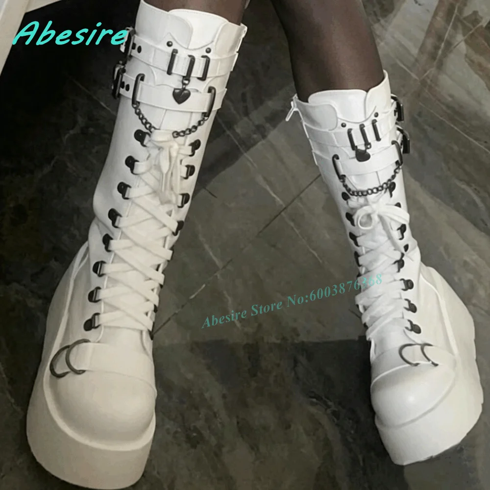 Botas blancas hasta la rodilla con cordones cruzados, correa con hebilla, cadena, decoración en forma de corazón, botas para mujer, botas góticas punk Y2K para cosplay