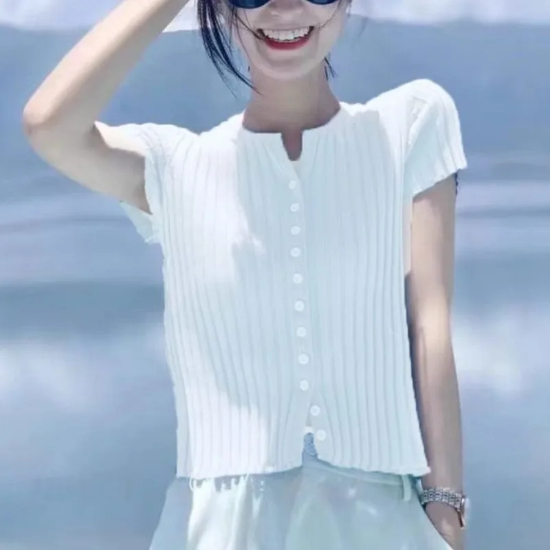 Summer Women's 2024 Round Neck Panel Button Screw Thread New Fashion Solid Color Slim Fit Short Sleeve Slimming Knitted Tops