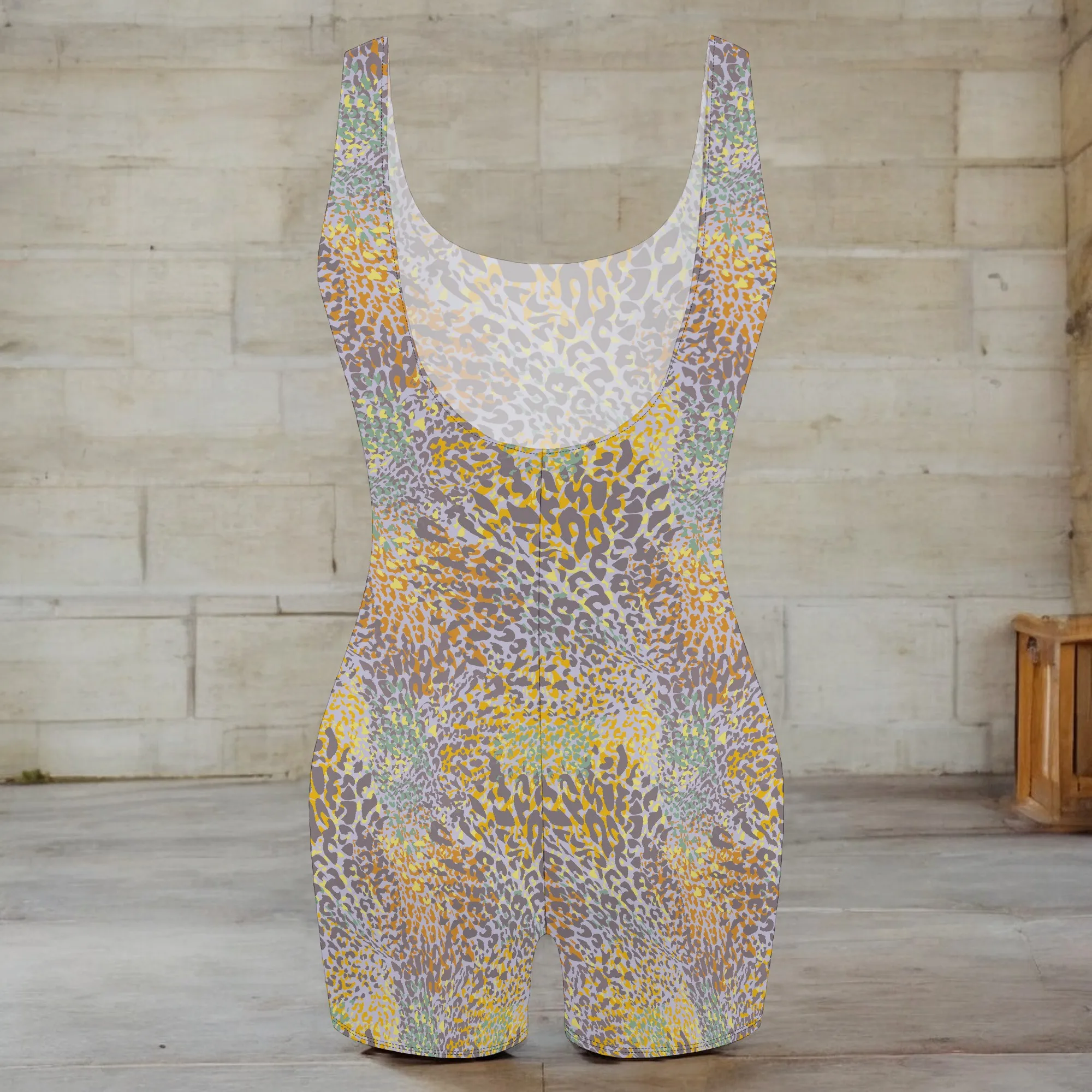 بذلة مثيرة بطبعة الفهد وحزام عريض ضيق للارتداء المنزلي أو الارتياد المسائي