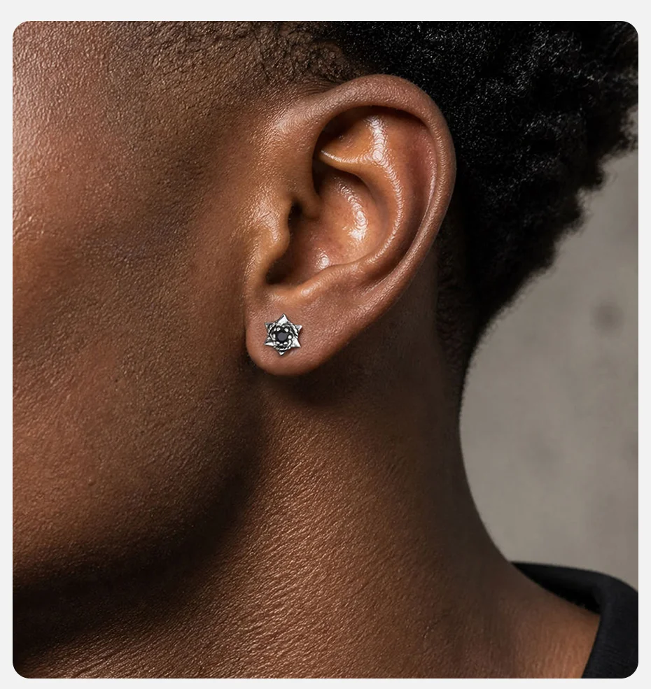Vnox Herren Hexagramm Ohrstecker Kupfer Schwarz Weiß Zirkon Sechszackiger Stern Punk Retro Ohrstecker Schmuck für Männer Partygeschenke – Detail 2