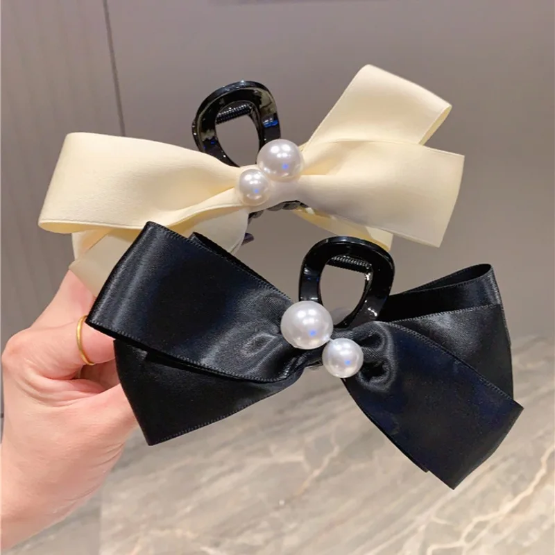 

French Women's Hair Grab Large Satin Bow Hair Claw High-End Feeling Pearl Shark Clip Elegant Back Of The Head Disc Hair Artifact