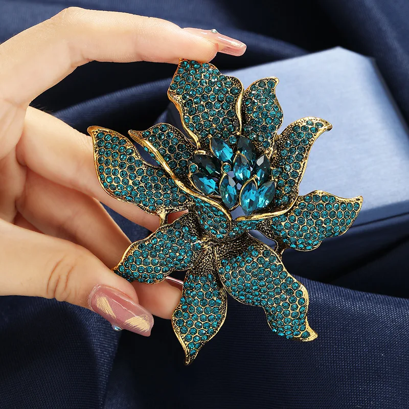 Women Elegant Large Full Crystal Flower Luxury Brooches Badges Lady Casual Party Banquet Shiny Boutique Pins Accessories Corsage