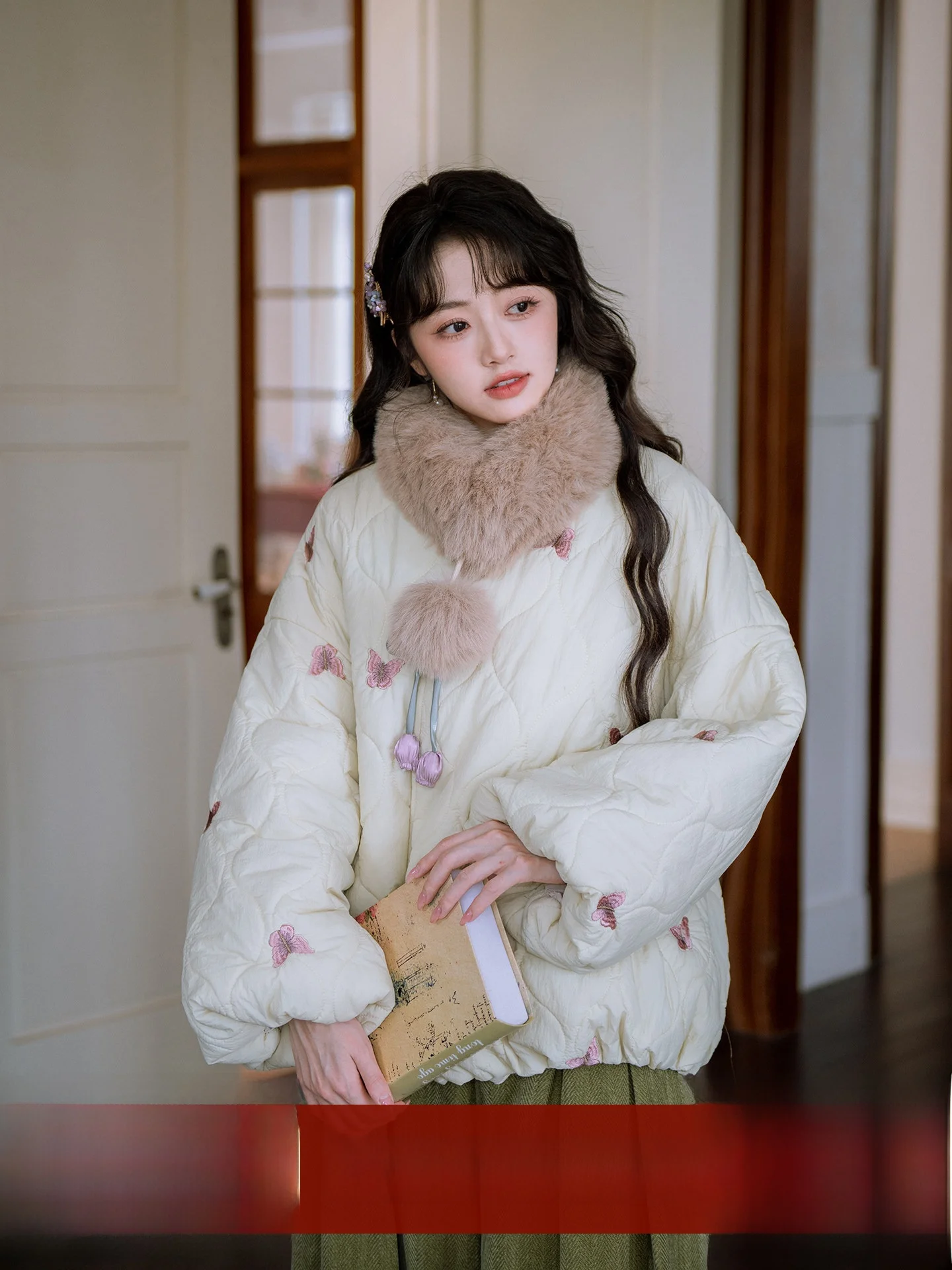 

Новая китайская свободная женская хлопковая куртка с вышивкой в виде бутонов и градиентной строчкой, осенне-зимняя верхняя одежда