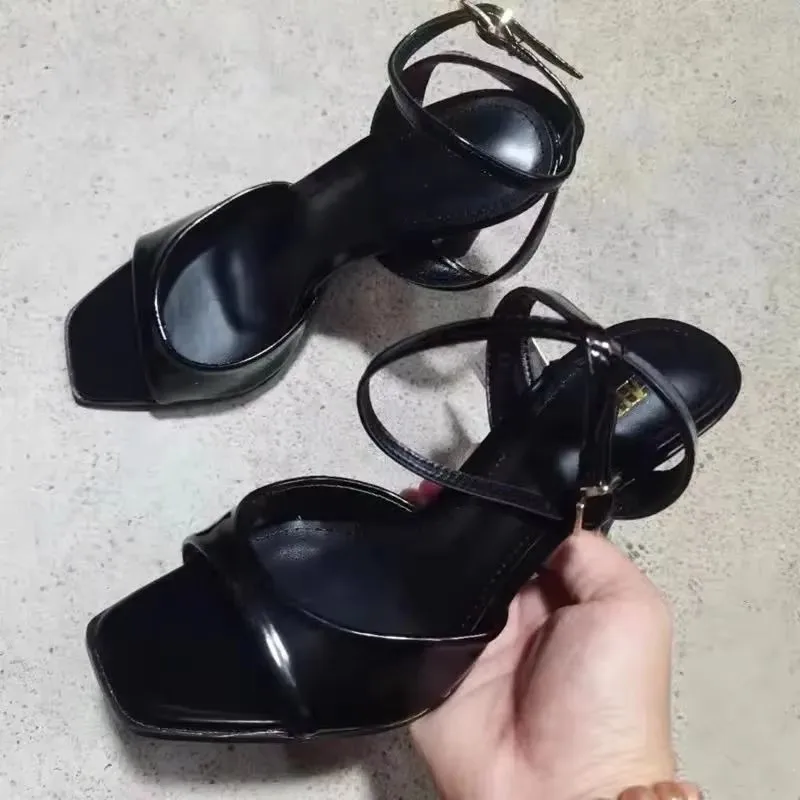 2024 TRAF Sandali con cinturini alla caviglia neri da donna Chic Décolleté a spillo con punta quadrata per le donne Estate eleganti scarpe col tacco