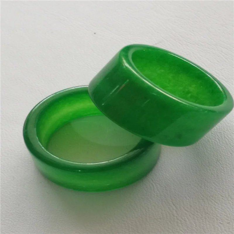 

Factory Price Wholesale Jade Dry Green Ring Tielongsheng Ring Full of Green Emerald Glossy Thumb Ring