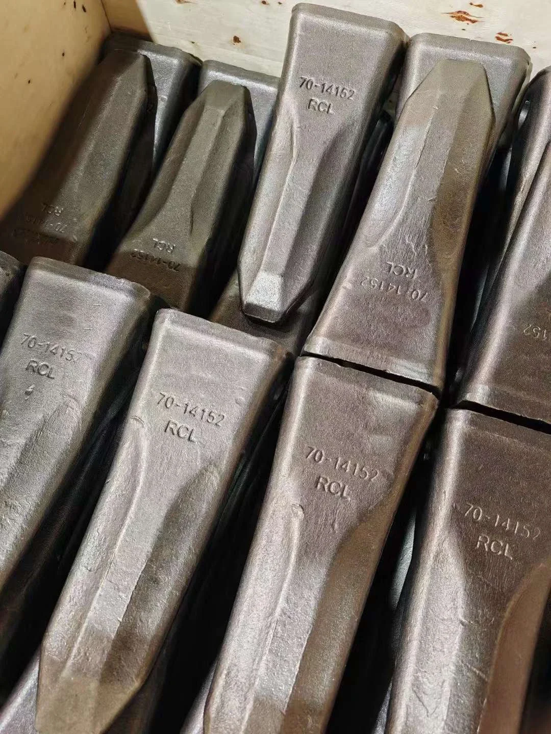 دلو حفارة الأسنان القياسية دلو الأسنان القط 330 Pc200 Sanyi Liugon