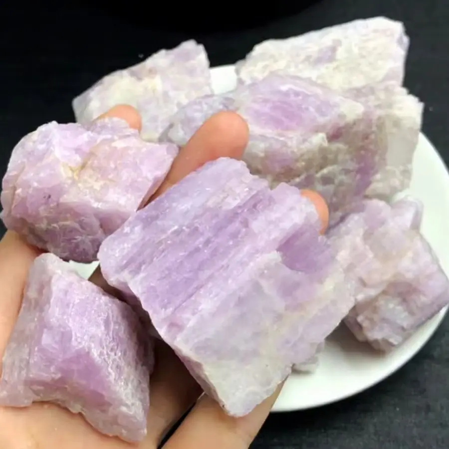 Natural Pink Kunzite Crystal Specimen,  Chakra Crystal for Meditation Chakra Aura Suitable for Home Decoration Or  Art Collectio