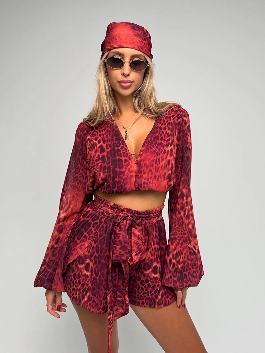 

Marthaqiqi Leopard Print Women Pajamas Suit Crop Top Nightie V-Neck Sleepwear Long Sleeve Nightgowns Shorts Women Nightwear Set