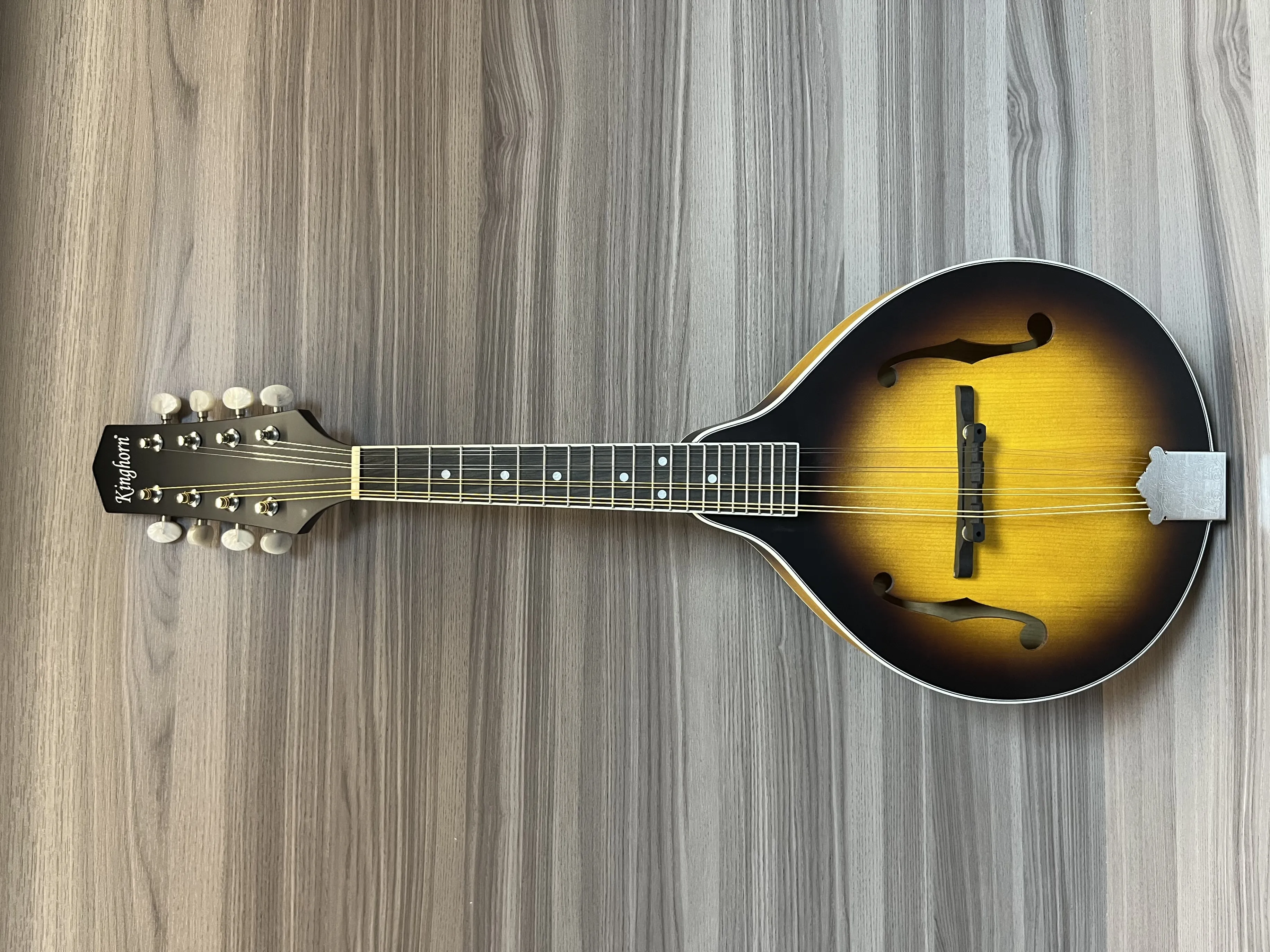 

Manufacturer Direct A sunlit mandolin, 8-string, KMA110