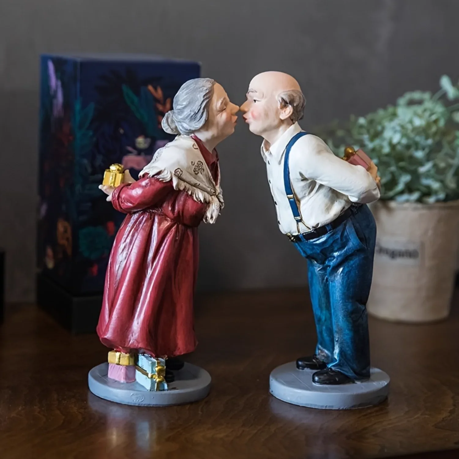 Charming Elderly Couple Figurines - Resin Crafted Decor for Bedroom & More - Ideal for Anniversaries, Holidays & Birthdays