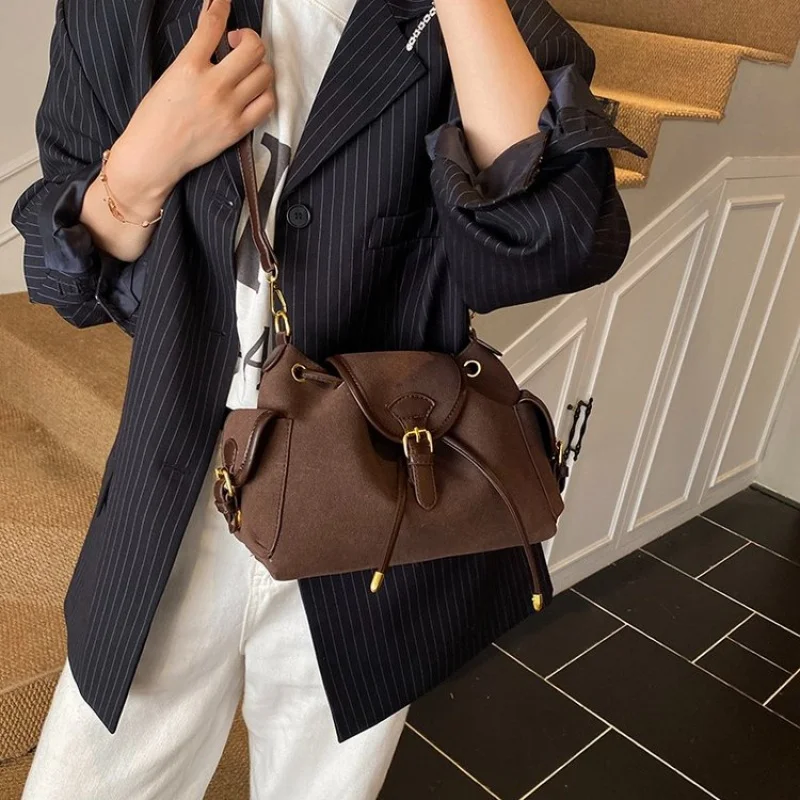 

High-End Women's Crossbody-Bag Crafted From Fine Leather Boasting Paris Vintage Look​