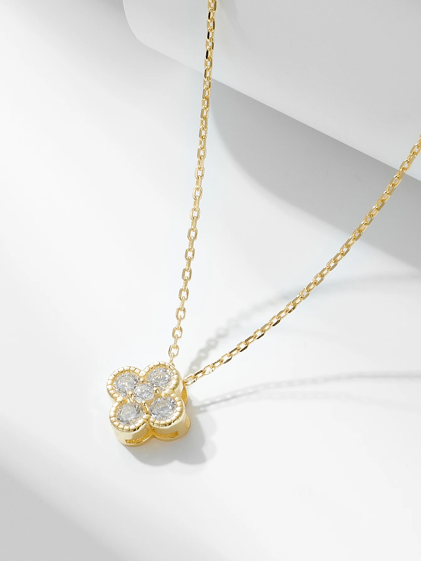 

S925 Sterling Silver Four-leaf Clover Zircon Necklace for Women Elegant Minimalist Ins Style Fresh Flower Lockbone Chain Jewelry