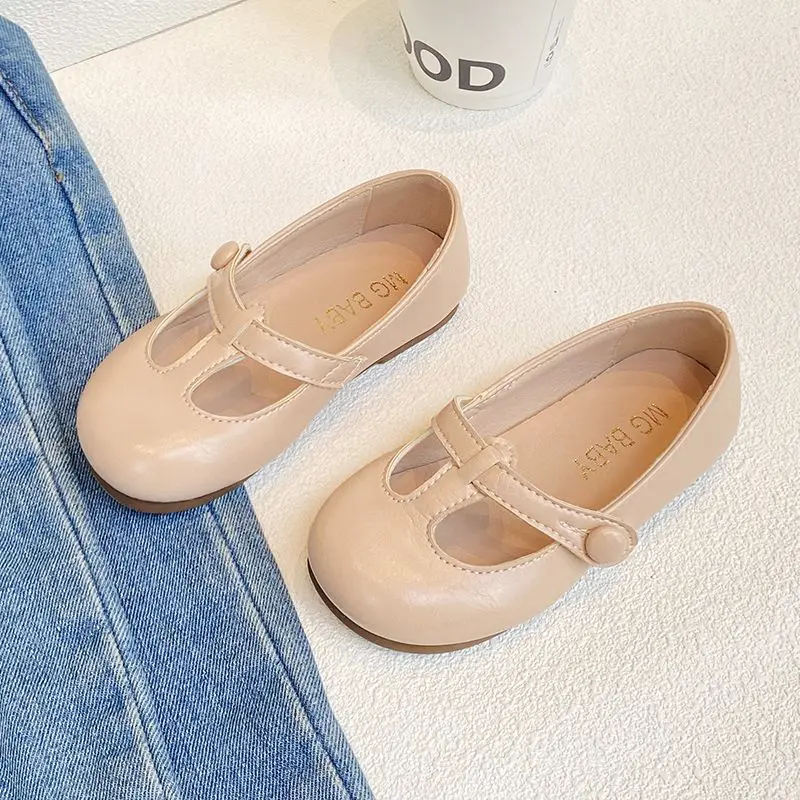 

Новинка 2023 года, летние кожаные туфли в стиле принцессы на мягкой подошве для девочек, детские удобные модные сандалии на плоской подошве