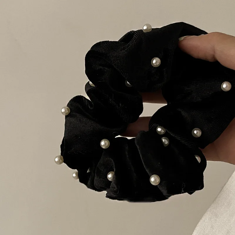 Classical French autumn and winter black Korean velvet pearl high-end versatile large intestine ring high-end sensual hair band