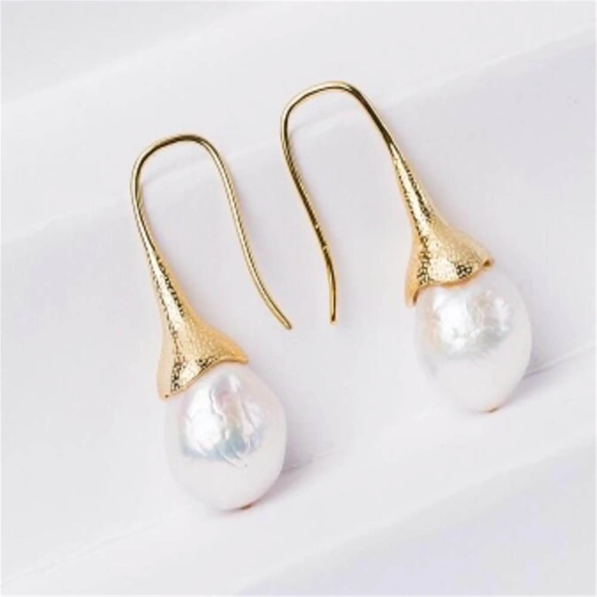

White Baroque Pearl Earrings 18K Gold Ear Drop Dangle Silver Clip-on Wedding Women Crystal Art Stud Dangle Handmade Chandelier