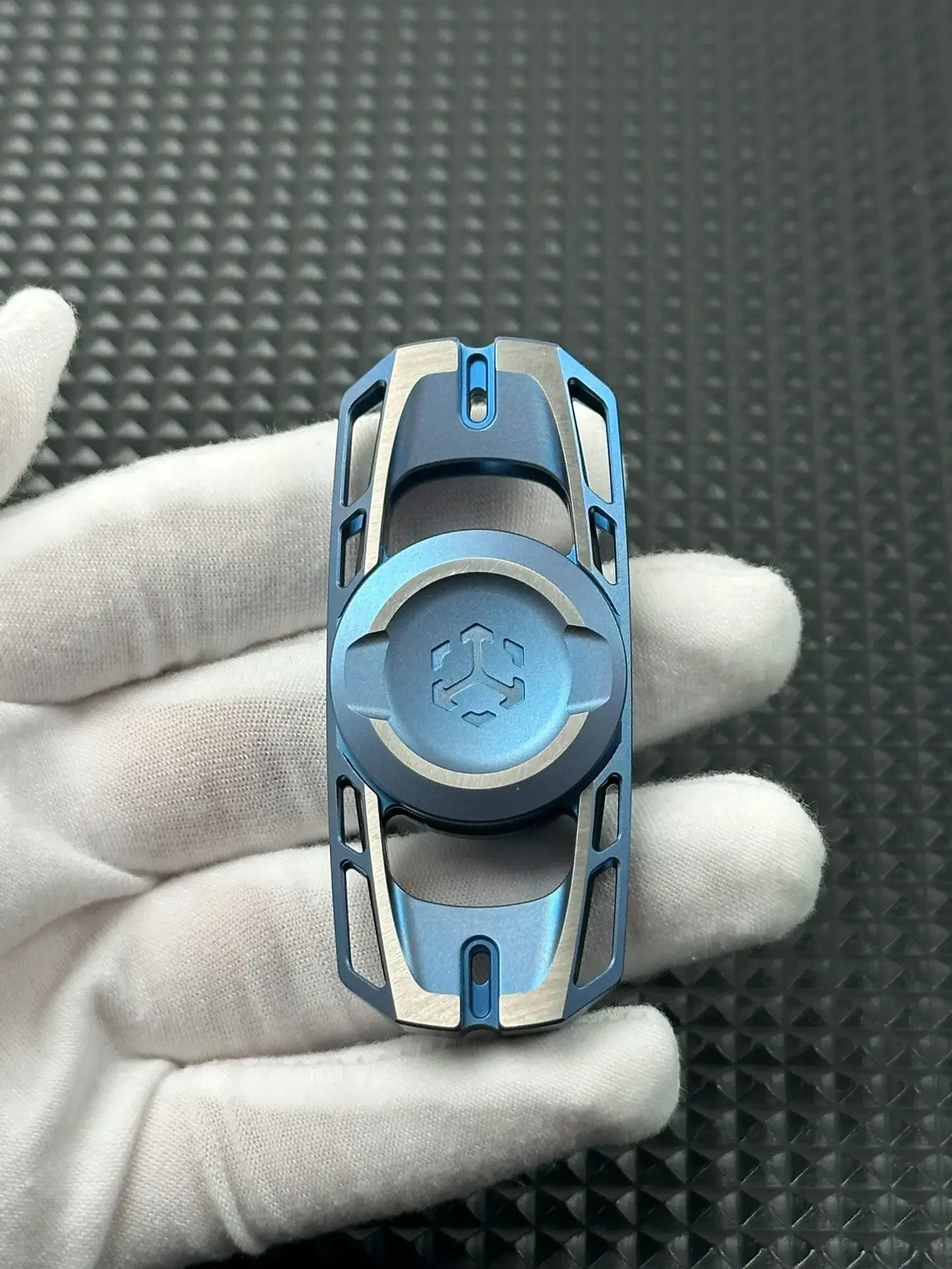 edc-matrix-usato-diapason-in-zirconio-per-l’ascolto-giocattolo-antistress-in-titanio-blu