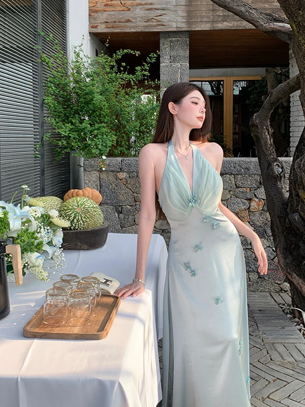 Niebieska satynowa suknia z dekoltem w serek, z wiązaniem w talii, długa, w stylu francuskim, idealna na letnie wakacje, plażowa, o kroju litery A, zapinana na zamek.