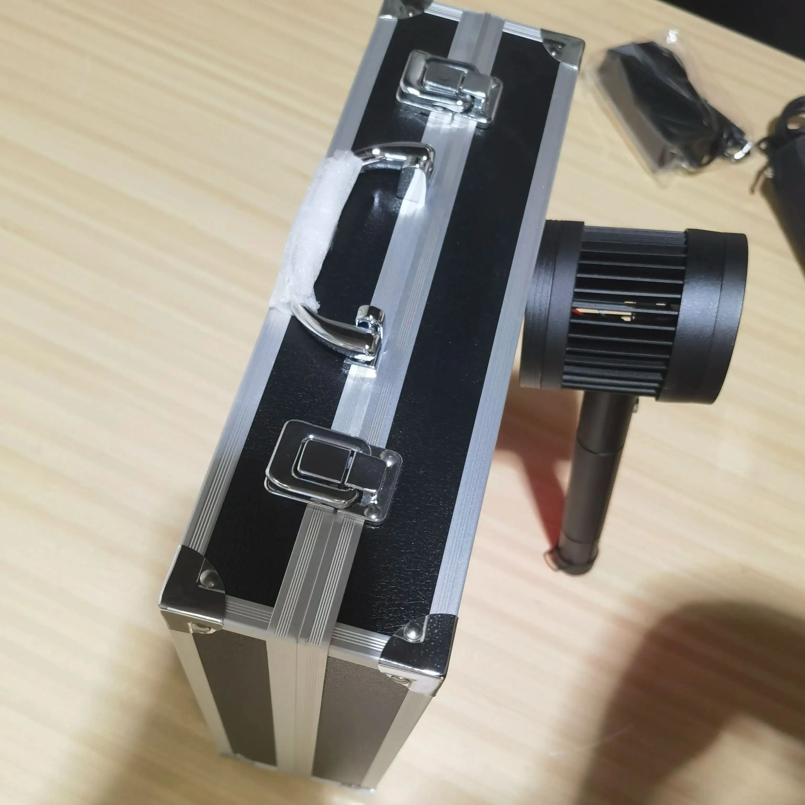 

CE Certified Cold Laser Therapy Machine, 808nm Deep Penetration & 650nm Surface Treatment for Effective Pain Management