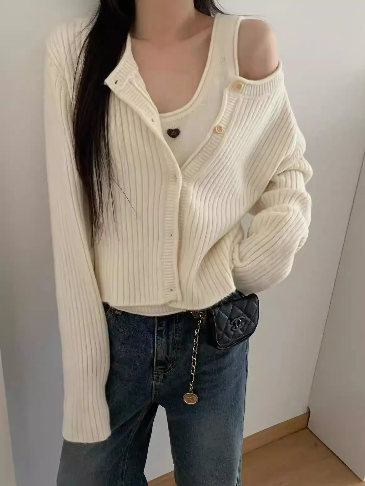 

Женский вязаный кардиган с длинным рукавом и укороченный топ, комплект из двух предметов, мягкий, в корейском стиле, цветной, с V-образным вырезом, на пуговицах, свитер