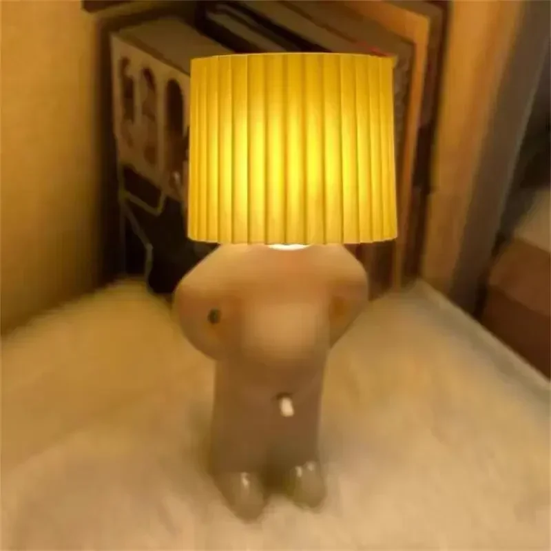 Claeted Naughty Boy lampada da tavolo creativa pieghe a LED uniche illuminazione da lettura camera da letto comodino luce notturna regalo per bambini