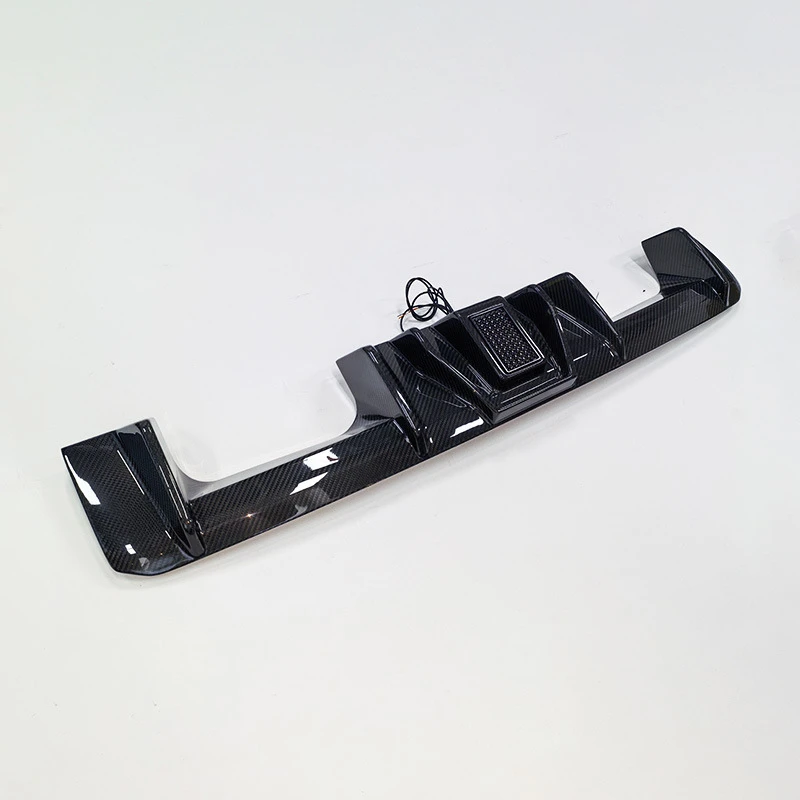 

Suitable for M3G80/M4G82 Modified BC Style Rear Fiber with Square Pilot Light Dry Carbon Tail Lip