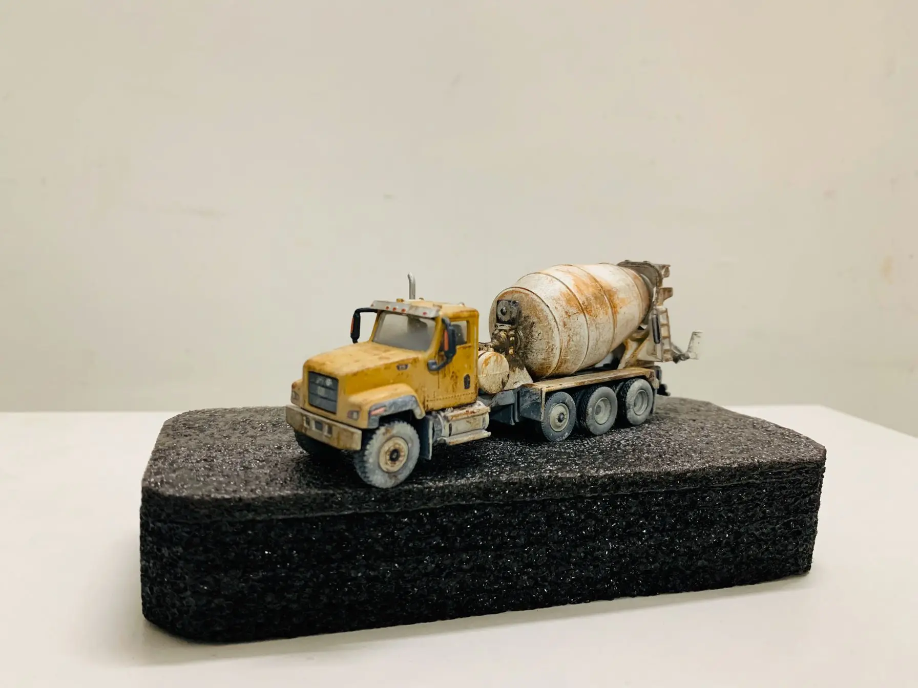 CT681 Concrete Mixer Muddy Edition 1:87 HO Scale By Diecast Masters DM85512 New in Box