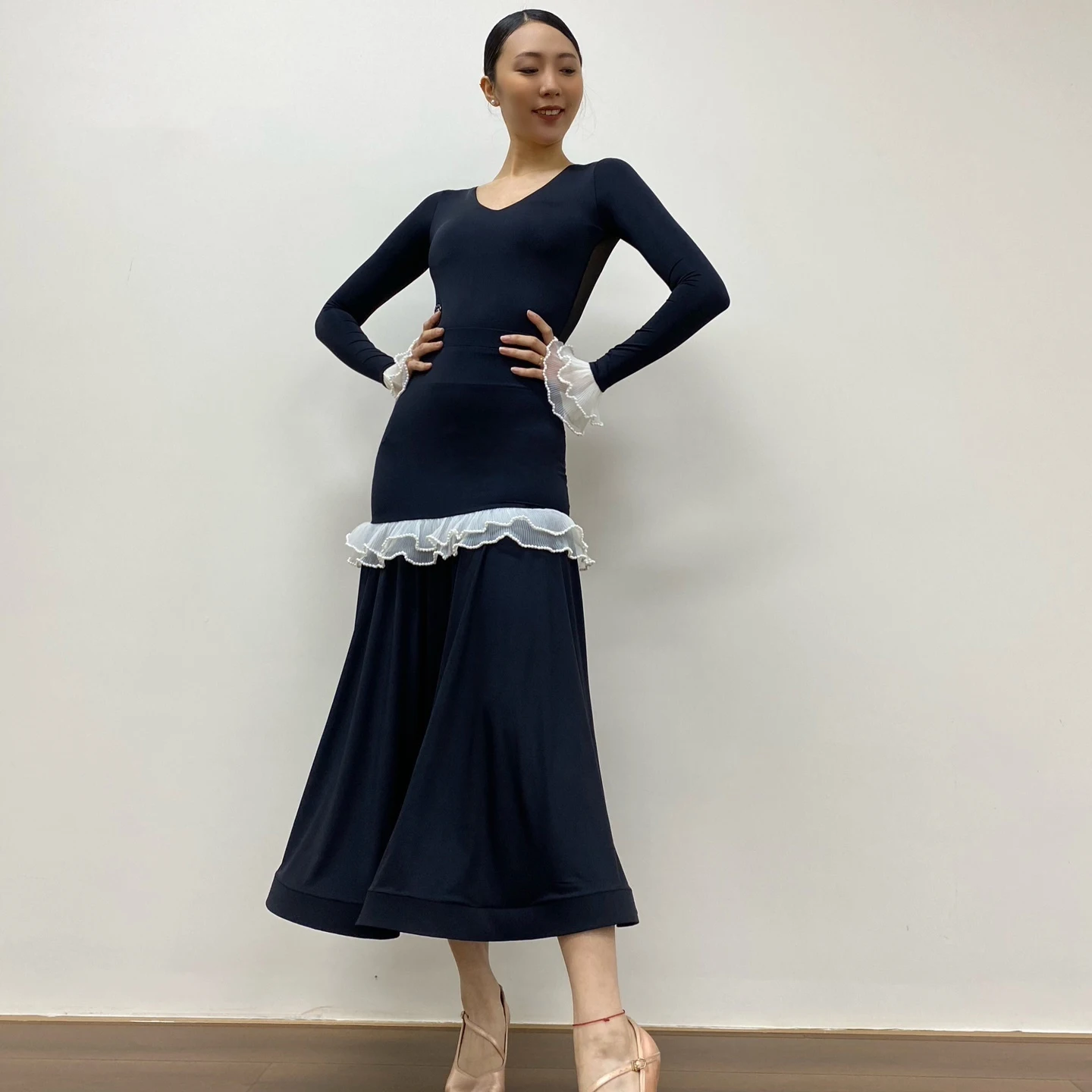 2025 vêtements d'entraînement de danse de salon hauts à manches longues jupe longue en dentelle femmes Costume Latin Walrz robe de concours de danse BL16035