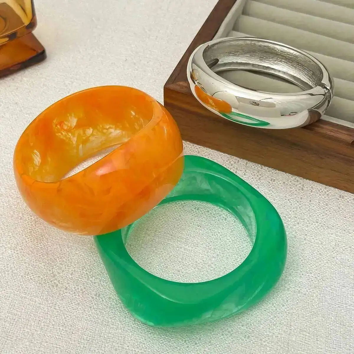 

KunJoe 3 Styles Boho Green Orange Thick Resin Irregular Bangle for Women Vintage Geometry Big Round Acrylic Wide Bracelet Gifts