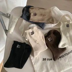 Chaussettes brodées en coton pour femmes, lettres et trous, clochard, personnalité, marée, mouvement, vente en gros, automne, hiver