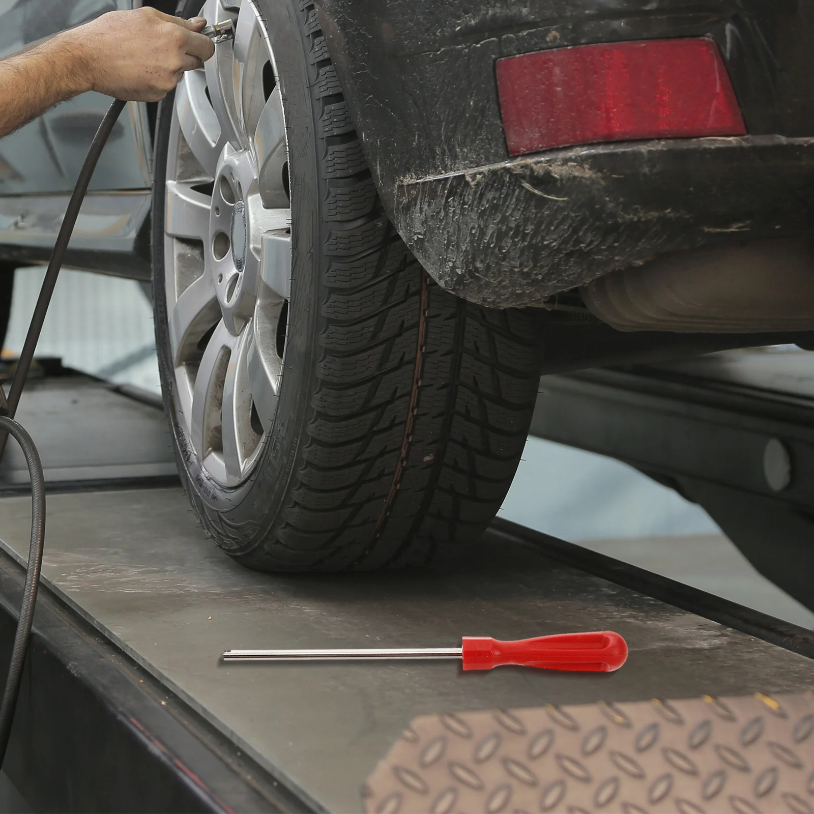 

4pcs Valve Core Remover Tool High Tensile Strength Metal Portable For Car Bike Tire Repair Valve Stem Disassembly Automotive