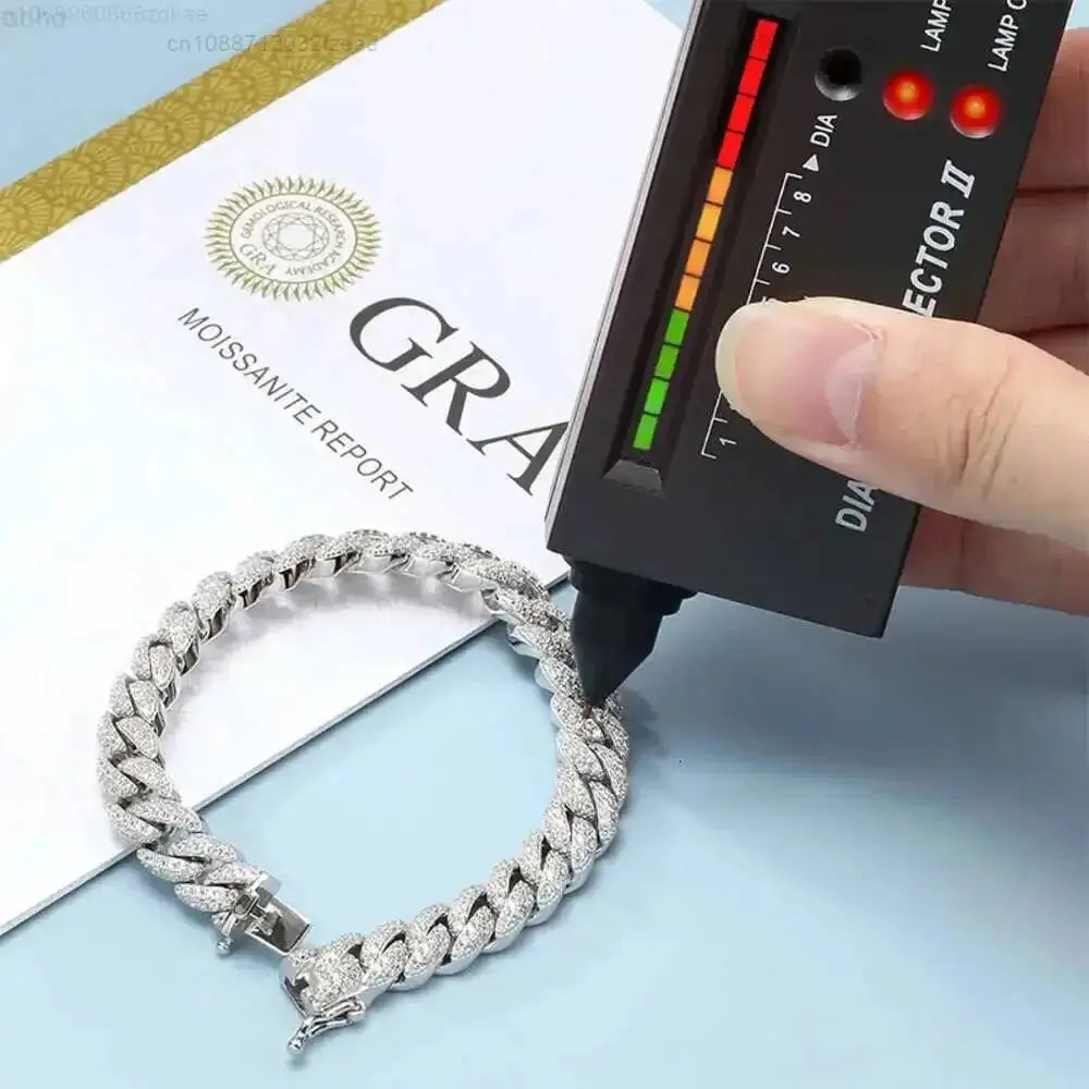 Arrival Moissanite …