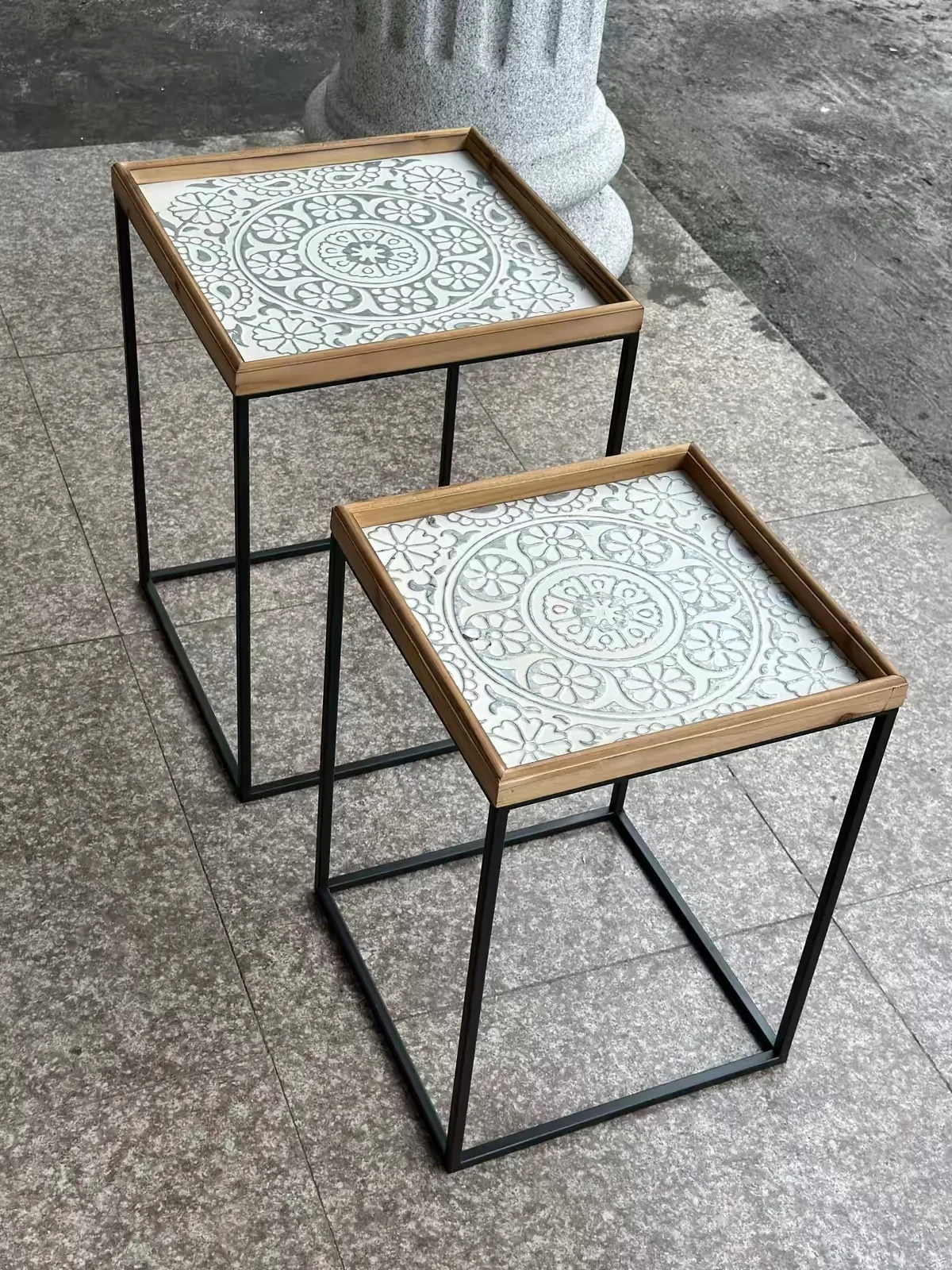 Vintage Nesting Side Tables Set of 2, Floral Wood Tops with Black Iron Frames, Distressed Square End Tables for Living Room