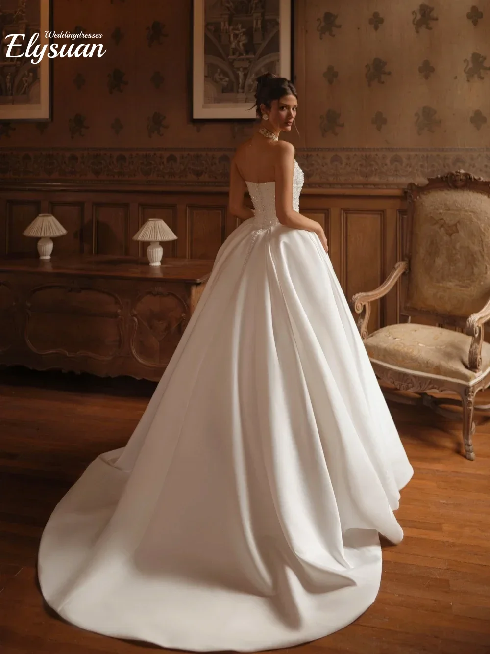 Customized Elegant Pearls Strapless Wedding Dresses Delicate Princess Women Buttons Back Bride Dresses Court Train Ball Gown
