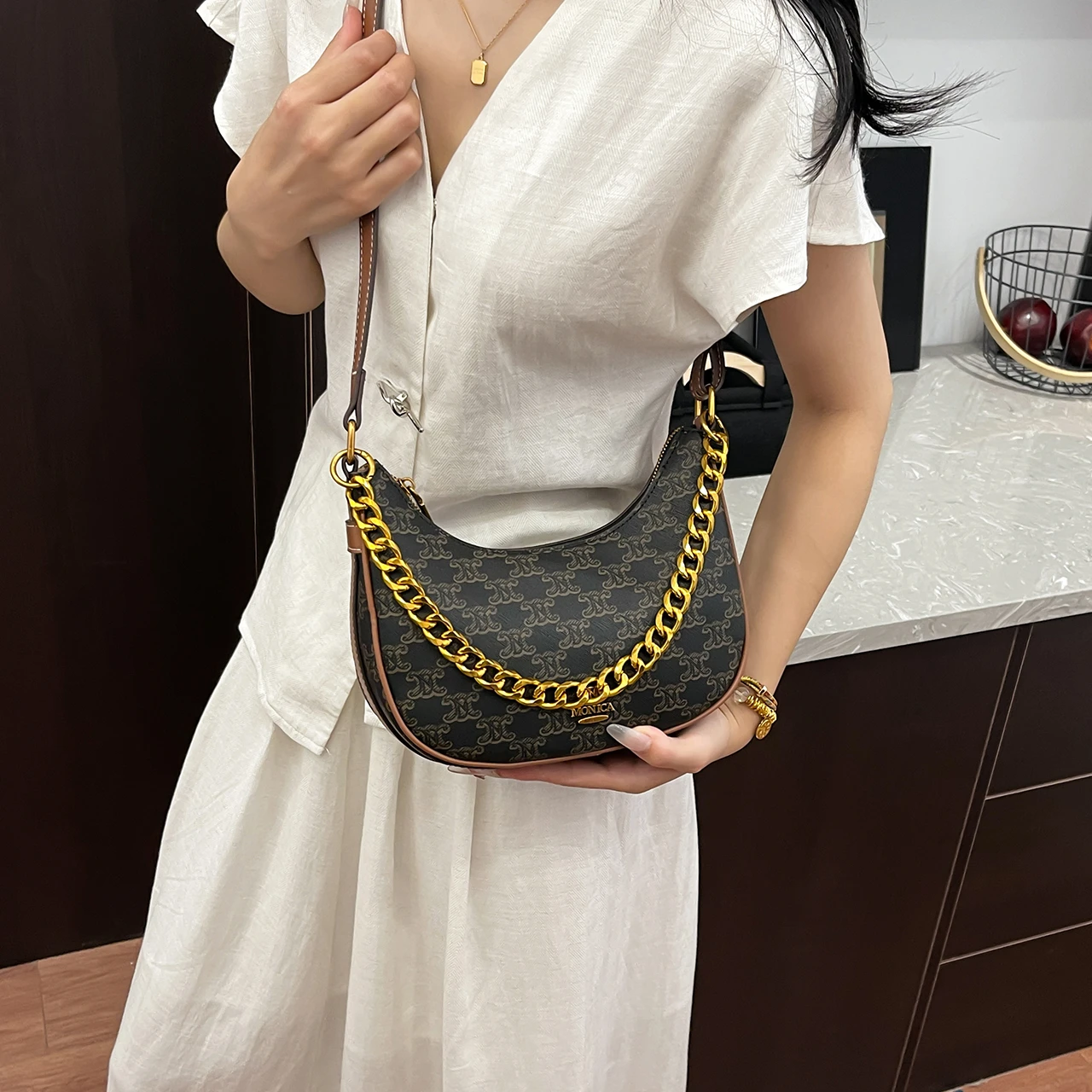 

Elegant Classic Designer Paris Inspired Tote Bag for Women Large Capacity Messenger Style Solid Color Best Superstar Show
