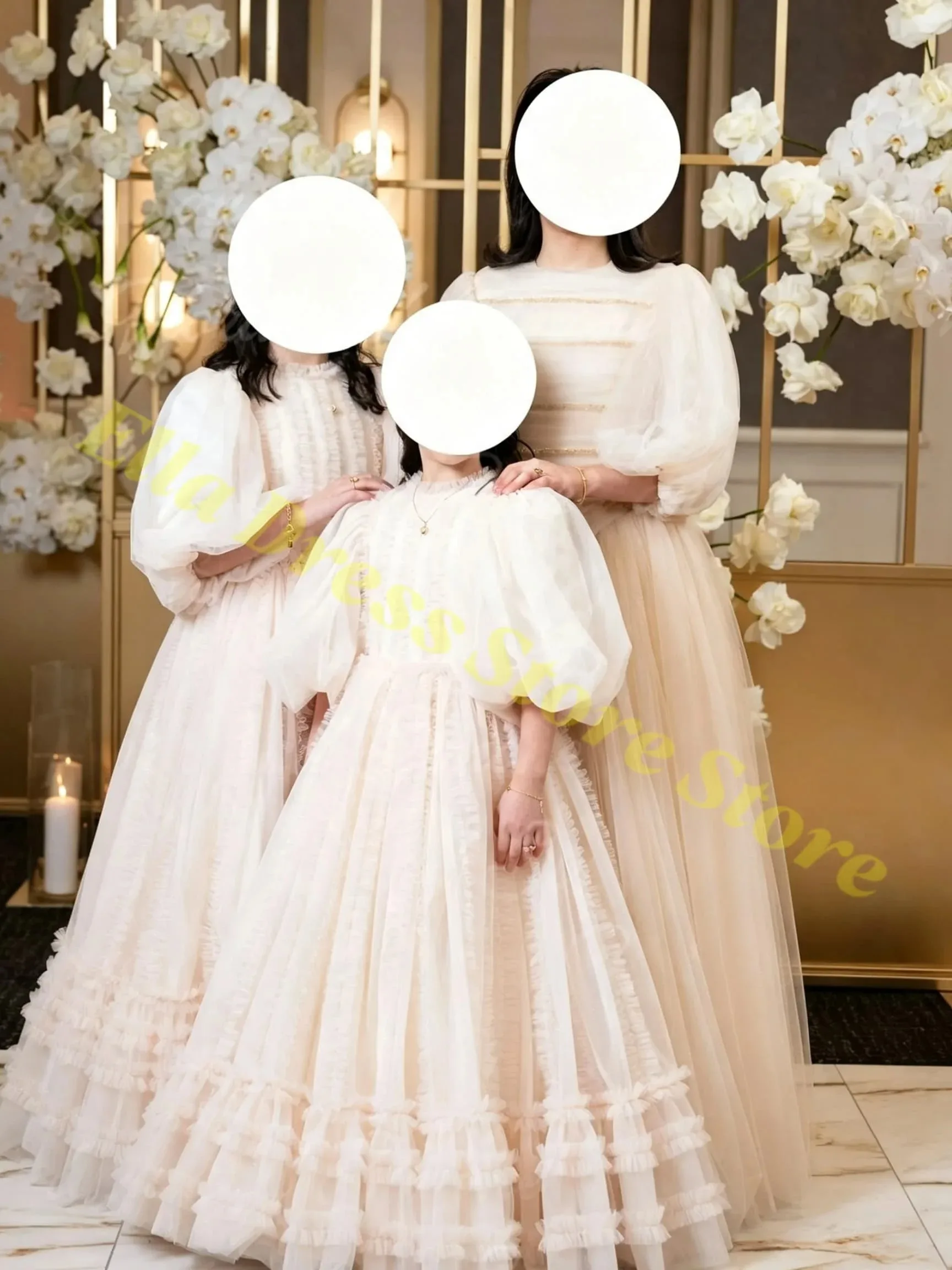 Maßgeschneidertes, bauschiges, kurzärmeliges, hochgeschlossenes, flauschiges, elegantes Blumenmädchenkleid für die Erstkommunion, geeignet für Hochzeitsfeiern, Großhandel. – Detail 2