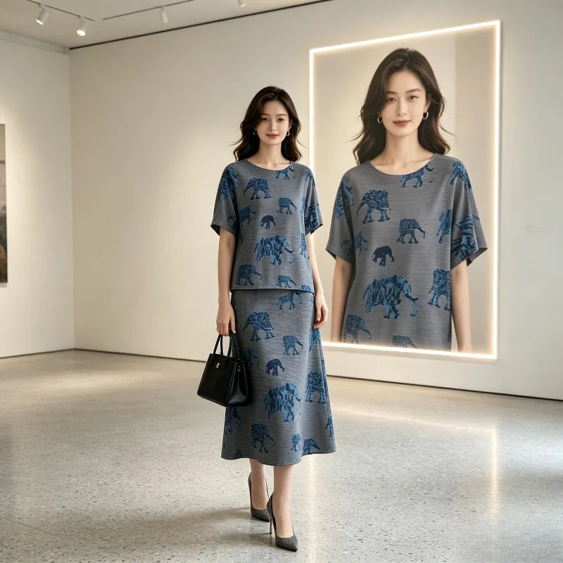 

Miyake Pleated 2026 Elephant Print Pleated Top for Women Loose Fit Commuter Style Round Neck Short Sleeve Versatile T-Shirt