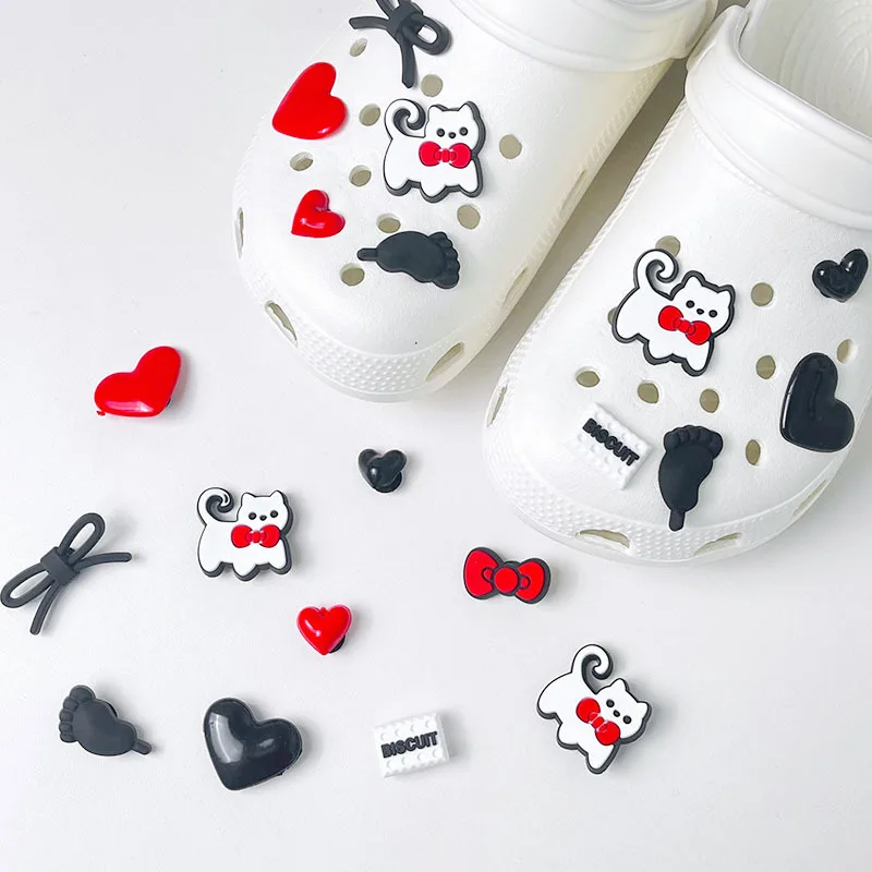 New Cute Cat Hole Shoe Accessories, High-end Cartoon Love Series Removable Clogs Charms Slippers Buckle Accessories