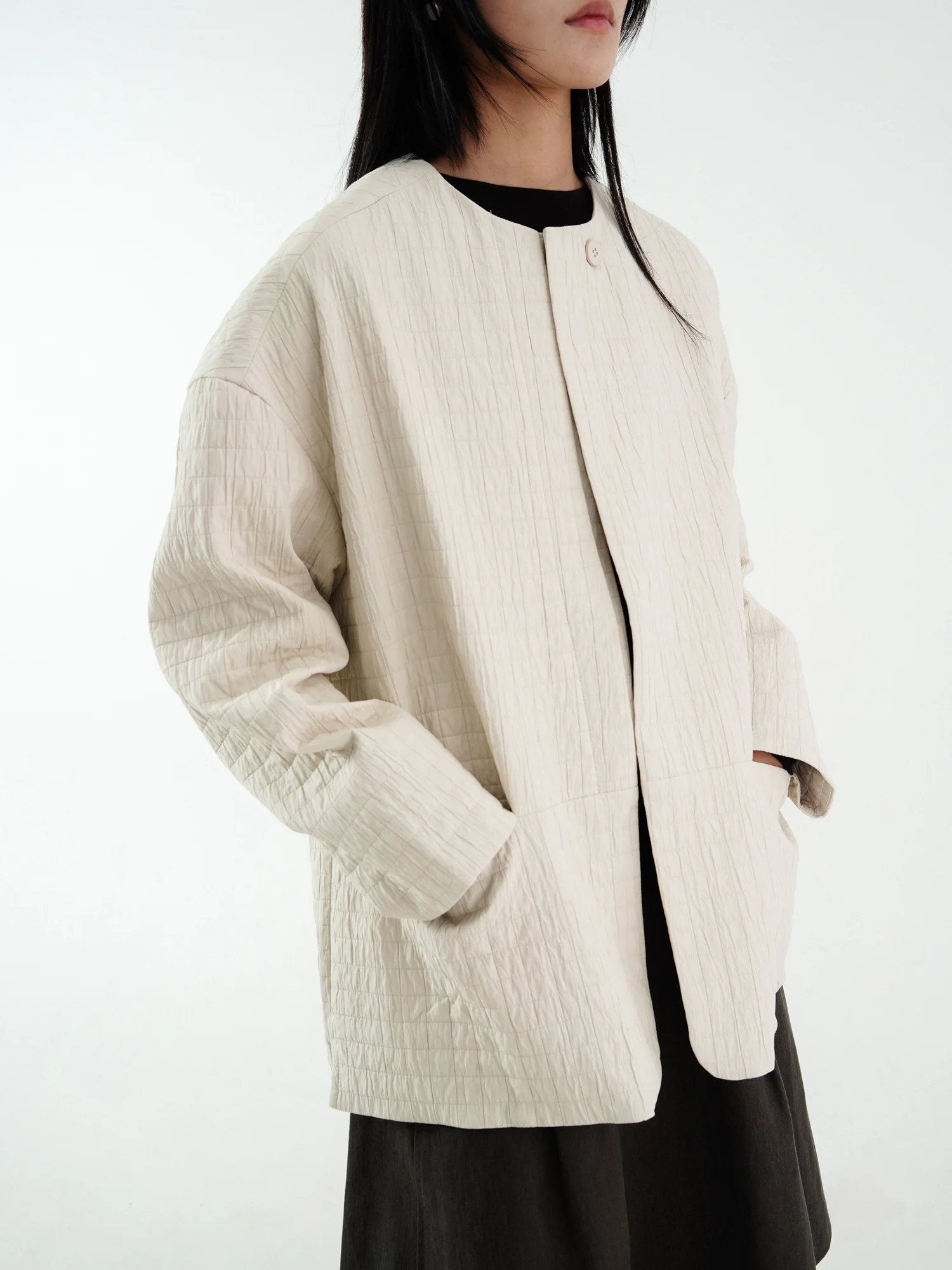 

Ветровка женская Moo 26 Spring с эффектом светящейся бумаги, с текстурой, устойчивой к сминанию, с простым силуэтом и воротником-стойкой